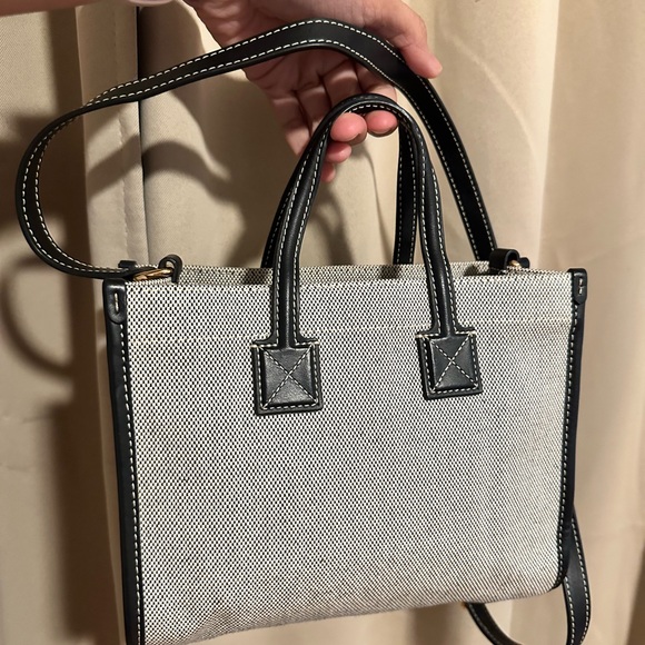 Burberry Black and Cream Tote Bag with Structured Shape and Leather Accents - Picture 5 of 14